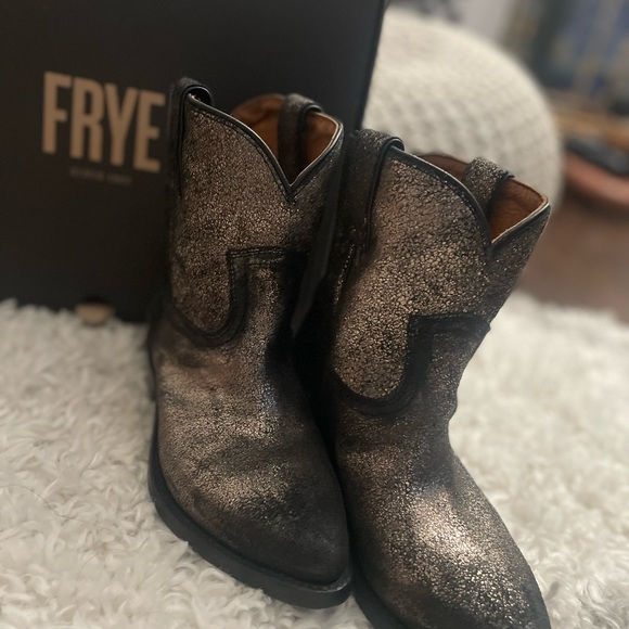 Frye short Billy Boot. Black with gold specks. - Picture 2 of 8